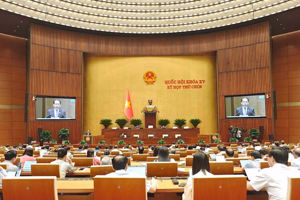 Toàn cảnh (Chủ nhiệm UB Pháp luật và Tư pháp)