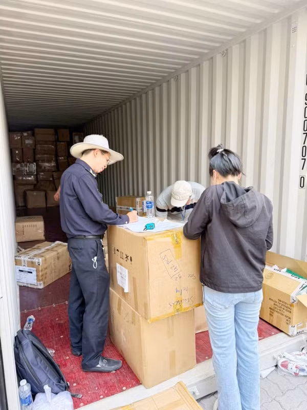 Nhiều loại hàng không rõ nguồn gốc được phát hiện trong lô hàng