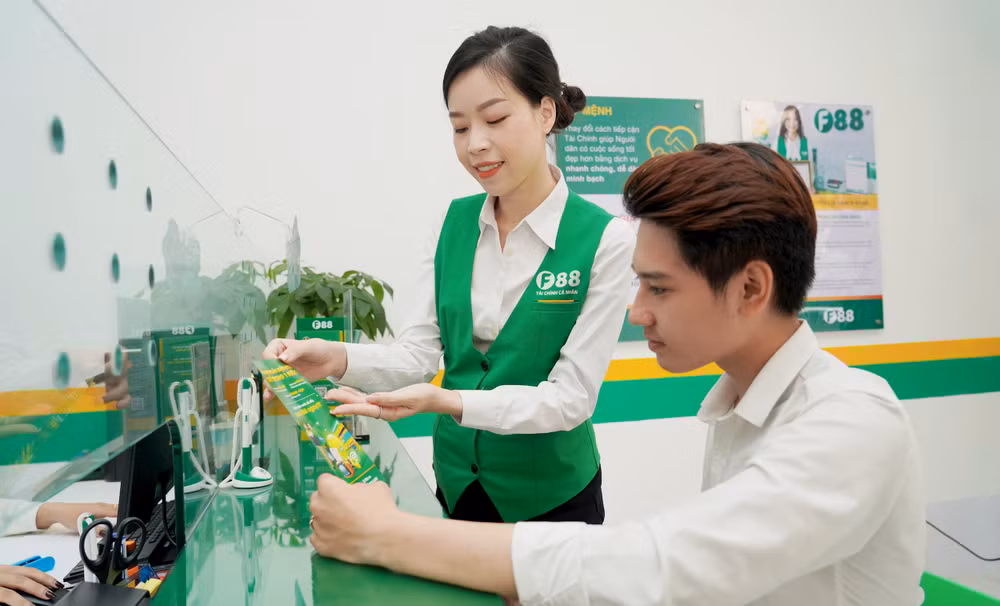 Vào tháng 4/2025, FiinRatings đã nâng triển vọng của F88 từ mức “Ổn định” lên “Thuận lợi”