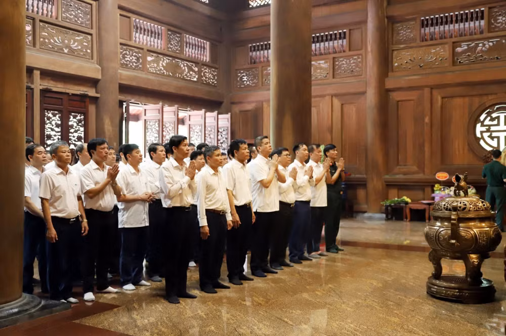 Tại Nhà tưởng ni