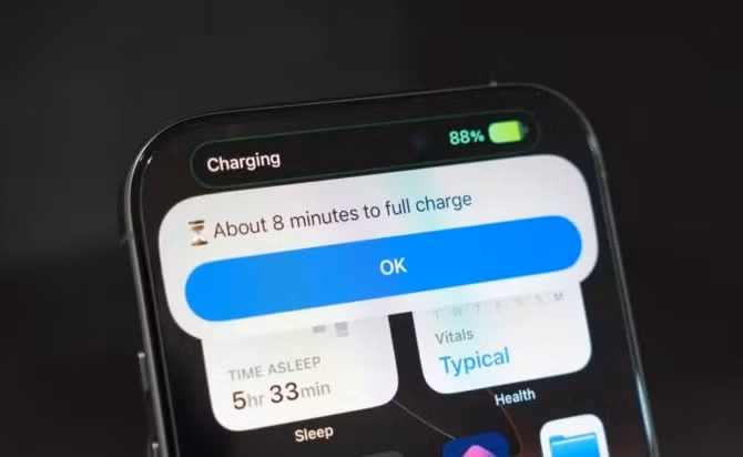 iPhone vẫn thiếu ước tính thời gian sạc: Người dùng đã tự tạo giải pháp