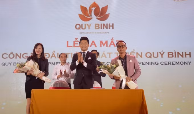 Nghệ sĩ Quý Bình trong lễ ra mắt Công ty Đầu tư và Phát triển Quý Bình tại TP.HCM.