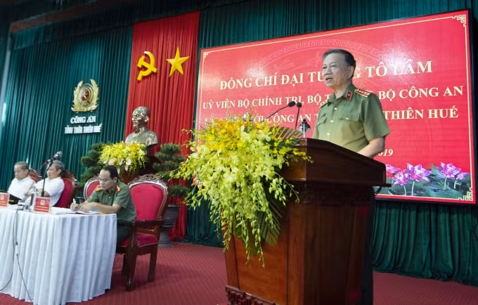 Đại tướng Tô Lâm Bộ trưởng Tô Lâm phát biểu chỉ đạo tại buổi làm việc với Công an tỉnh Thừa Thiên Huế.