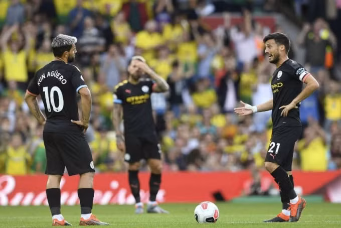 Kun Aguero và các đồng đội có trận đấu đáng quên tại Carrow Road.