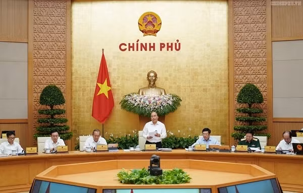 Thủ tướng Nguyễn Xuân Phúc chủ trì phiên họp thường kỳ tháng 8/2019 của Chính phủ. Ảnh: VGP