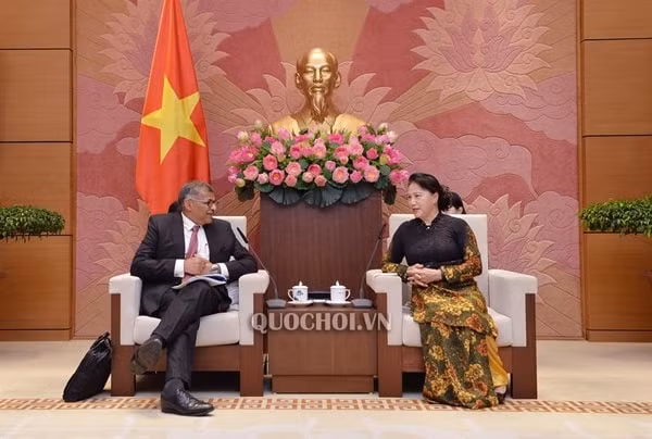 Chủ tịch Quốc hội Nguyễn Thị Kim Ngân tiếp Chánh án Tòa án tối cao Singapore, Ngài Sundaresh Menon. Ảnh: quochoi.vn