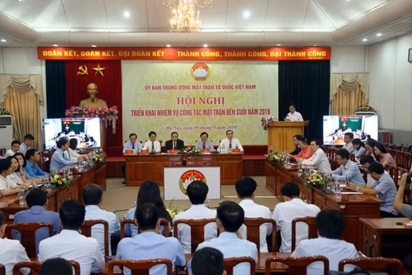 Hội nghị truyền hình trực tuyến và triển khai nhiệm vụ trọng tâm công tác Mặt trận năm 2019