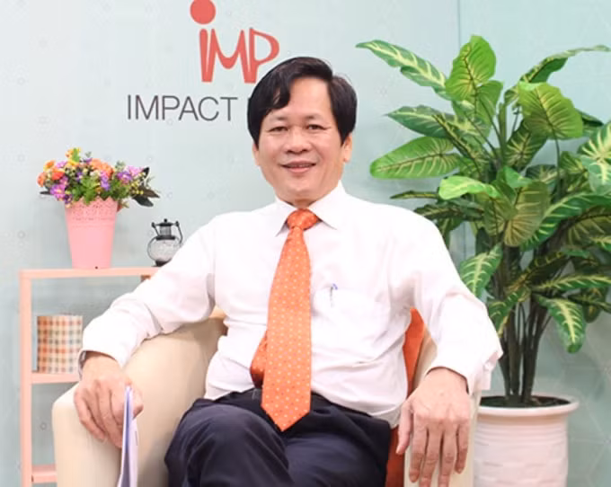 BS, Thầy thuốc Nhân dân, Tổng Biên tập Trần Sĩ Tuấn.