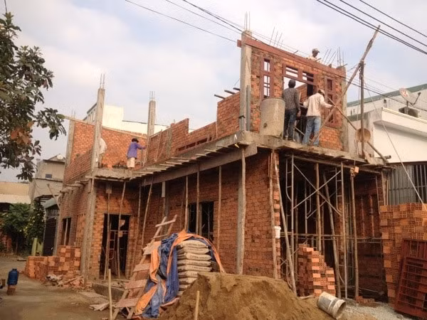 Theo các chuyên gia, trong nửa đầu năm 2019, lĩnh vực xây dựng ở TPHCM cũng chững lại theo thị trường bất động sản.