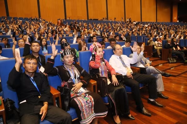 Các đại biểu thông qua chương trình đại hội. Ảnh: ĐĐK
