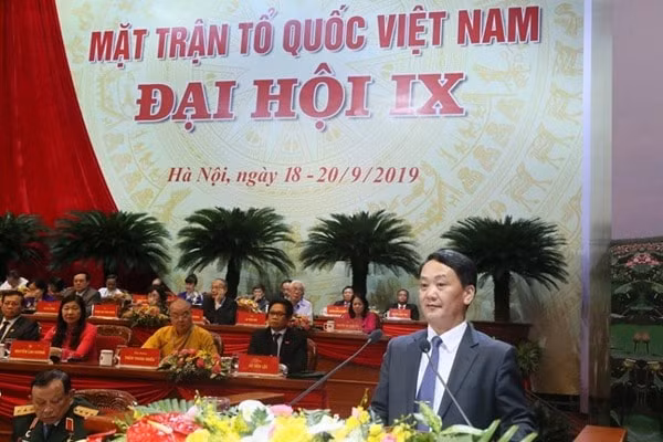 Phó Chủ tịch - Tổng Thư ký Hầu A Lềnh phát biểu tại Đại hội. Ảnh: mattran.org.vn