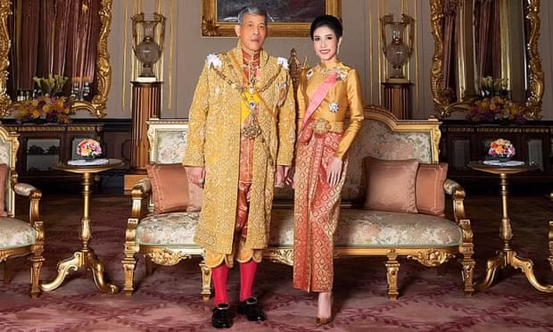 Nhà vua Maha Vajiralongkorn và Hoàng quý phi Sineenat Wongvajirapakdi. Ảnh: AFP/Getty Images