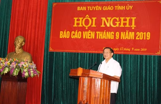 Bí thư Tỉnh ủy Hà Tĩnh Lê Đình Sơn phát biểu chỉ đạo hội nghị