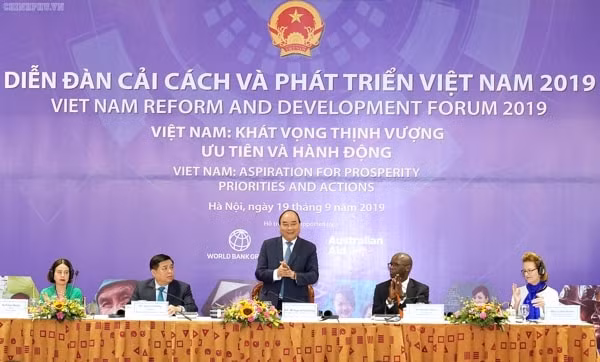 Thủ tướng dự và phát biểu tại Diễn đàn Cải cách và Phát triển Việt Nam 2019 (VRDF 2019). Ảnh: VGP