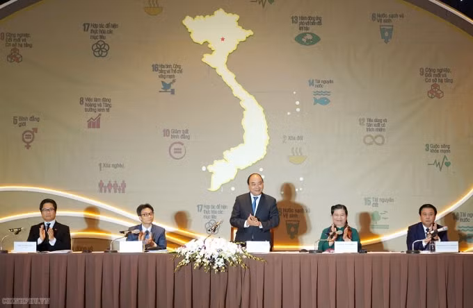 Thủ tướng Chính phủ Nguyễn Xuân Phúc chủ trì phiên toàn thể của Hội nghị toàn quốc về phát triển bền vững 2019 với chủ đề “Vì một thập niên phát triển bền vững hơn”, hướng đến cột mốc năm 2030. Ảnh: VGP