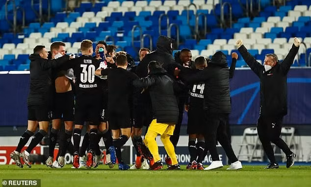 Gladbach dù nhận thất bại nhưng vẫn giành quyền vào vòng 1/8 mùa giải Champions League. Ảnh: internet