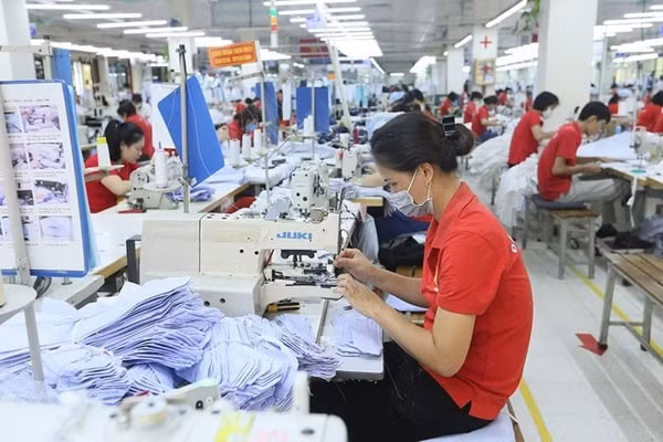 Người lao động đi làm ngày Tết Dương lịch 2021 được hưởng 300% tiền lương, chưa kể tiền lương ngày lễ, tết, ngày nghỉ có hưởng lương. Ảnh minh họa