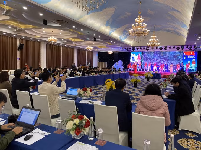 Đông đảo Đại biểu tham dự Hội nghị.