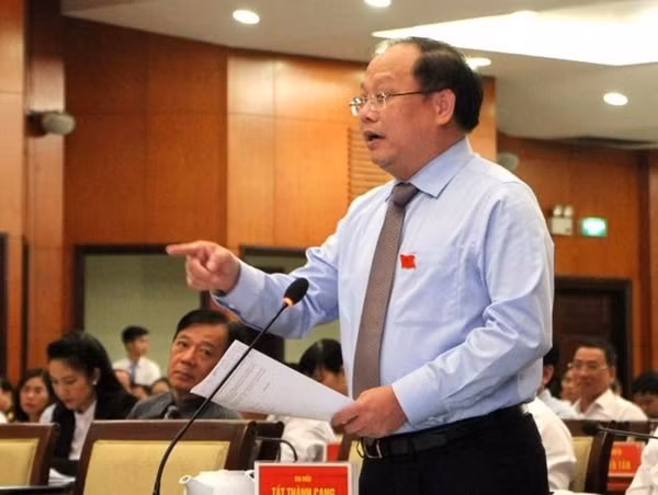 Ông Tất Thành Cang phát biểu trong một kỳ họp HĐND TP HCM