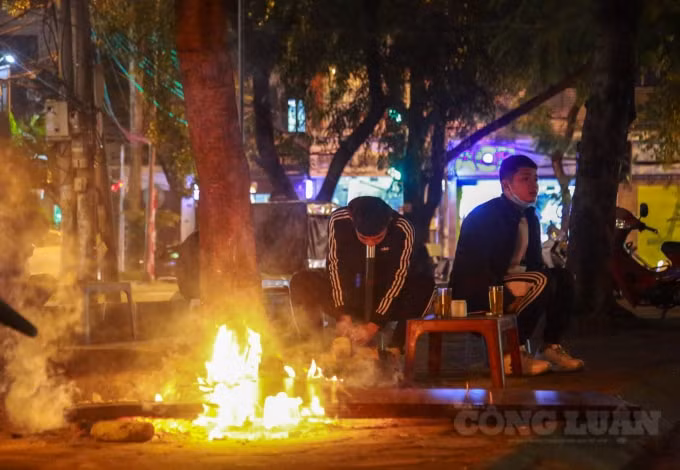 Theo dự báo, từ nay đến nửa đầu tháng 1/2021 miền Bắc có thể sẽ chịu ảnh hưởng thêm nhiều đợt không khí lạnh với cường độ mạnh, thời gian rét sẽ kéo dài.