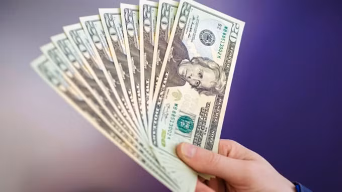 Tỷ giá ngoại tệ ngày 18/12: USD&nbsp;tiếp tục lao dốc. Ảnh: TL.