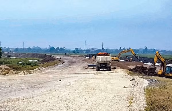Thi công cao tốc Bắc - Nam đoạn Cao Bồ - Mai Sơn đoạn qua huyện Yên Mô (Ninh Bình)