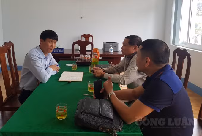 Phóng viên làm việc với ông Thái Quang Cường - Chủ tịch UBND xã Đức Mạnh.