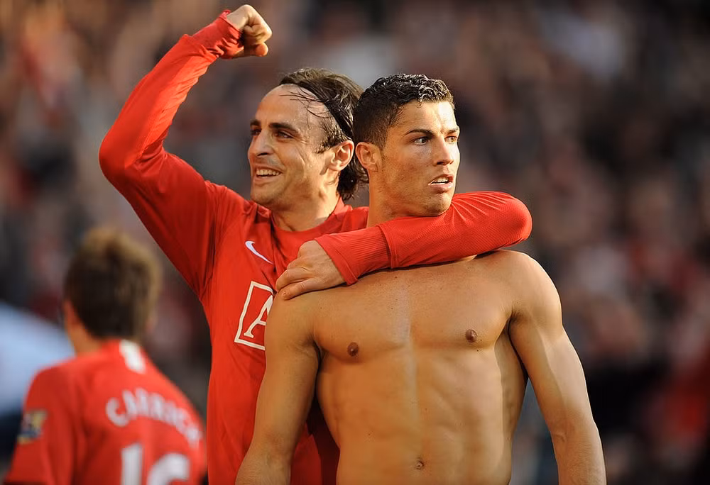 Cựu sao Berbatov là đồng đội của Ronaldo ở MU 1 năm trước khi siêu sao người Bồ chuyển đến Real Madrid. Ảnh: internet