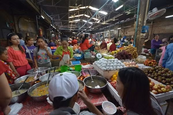 ADB điều chỉnh tăng trưởng kinh tế Việt Nam trong năm 2020 do hoạt động tiêu dùng đã hồi phục. Ảnh minh họa