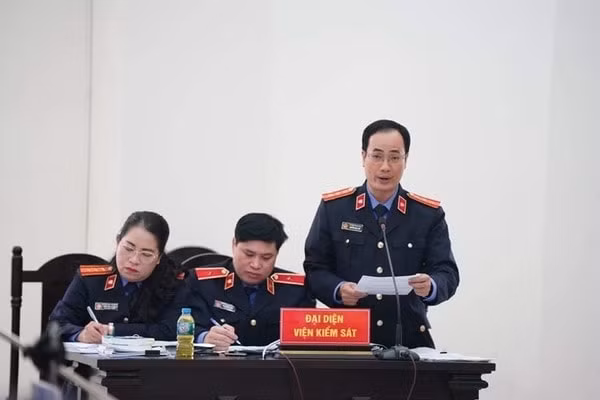Đại diện Viện Kiểm sát nhân dân tối cao tại phiên tòa xét xử vụ án Vi phạm quy định về đấu thầu gây hậu quả nghiêm trọng xảy ra tại CDC Hà Nội.