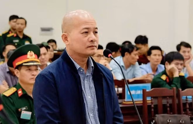 Bị cáo Đinh Ngọc Hệ (Út 