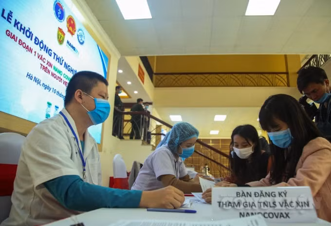 Đã có rất đông tình nguyện viên đến đăng ký tham gia tiêm thử nghiệm vaccine Covid-19.