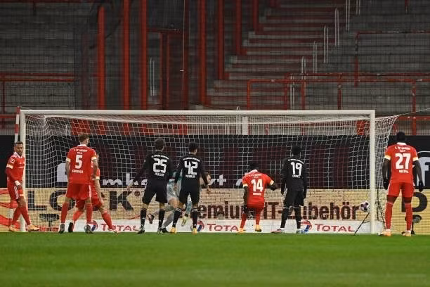 Đội chủ nhà Union Berlin bất ngờ vươn lên dẫn trước. Ảnh: thethao247.vn