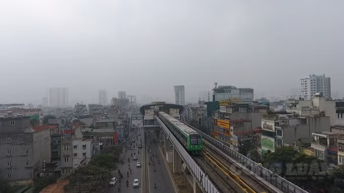 Theo đó, có 9/13 đoàn tàu được đưa vào khai thác thử liên tục (3 đoàn tàu dự phòng) trong ngày, theo hai hướng từ đầu tuyến Yên Nghĩa đến cuối tuyến là ga Cát Linh. Khi khai thác, tần suất đoàn tàu đến ga khoảng 6-7 phút/chuyến, giờ cao điểm có thể 2-3 phút/chuyến.