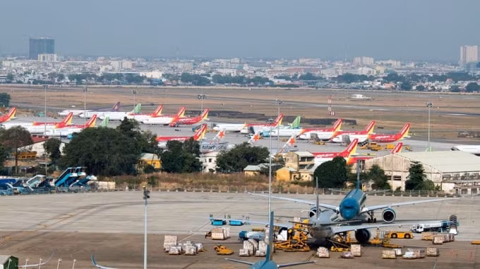 Việc nới lỏng việc đi lại và không kiểm soát tốt người nhập cảnh vào nước ta đã khiến dịch Covid-19 tái bùng phát trở lại. Ảnh minh họa