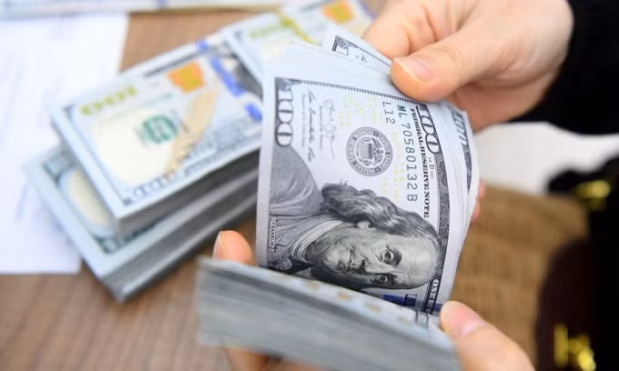 Đồng USD trên thị trường thế giới chưa có dấu hiệu suy giảm. Ảnh minh họa.