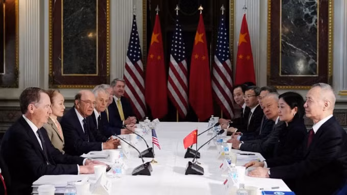 Quan chức cao cấp Mỹ và Trung Quốc đã có cuộc điện đàm hôm thứ Hai và tỏ ra lạc quan về tiến độ giải quyết các vấn đề của thỏa thuận thương mại giai đoạn 1 - Ảnh: Reuters