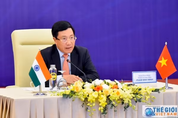 Phó Thủ tướng, Bộ trưởng Bộ Ngoại giao Phạm Bình Minh dự Kỳ họp lần thứ 17 Ủy ban Hỗn hợp Việt Nam - Ấn Độ tại điểm cầu Hà Nội. Ảnh: TG&VN