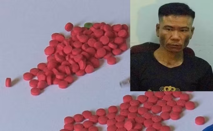 Đối tượng Lò Khăm Tự và tang vật vụ án. Ảnh: CA Thanh Hoá