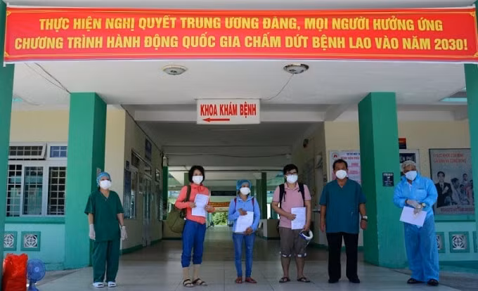 3 bệnh nhân mắc COVID-19 ở Đà Nẵng được xuất viện. Ảnh: TL.