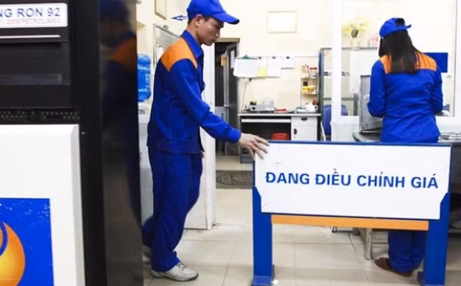 Giá xăng&nbsp;trong nước được dự đoán tăng trong kỳ điều chỉnh ngày mai. Ảnh: TL.