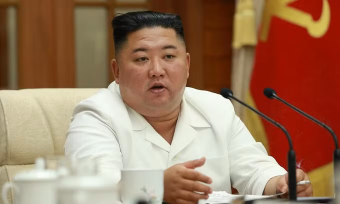 Nhà lãnh đạo Triều Tiên Kim Jong Un đã chủ trì cuộc họp Bộ Chính trị bàn về phòng chống COVID-19 và mưa bão - Ảnh: KCNA