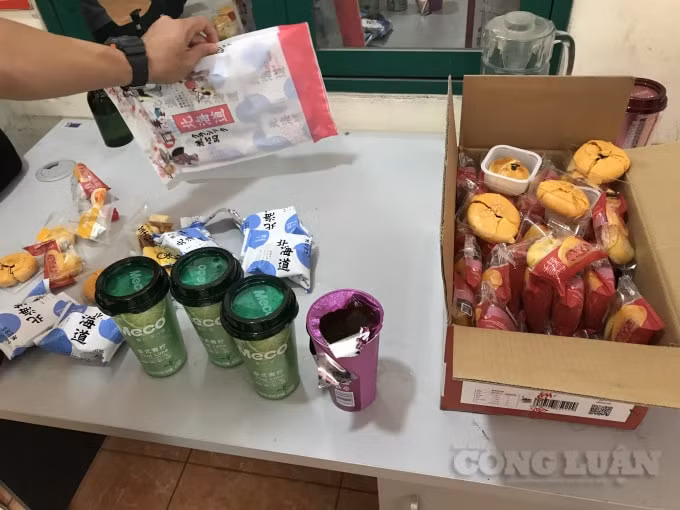 Lực lượng chức năng TP. Hà Nội vừa phát hiện một số lượng lớn bánh trứng, trà sữa uống liền,... không có hóa đơn chứng thực nguồn gốc xuất xứ