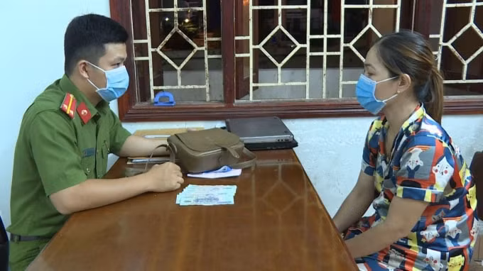 Cao Thị Mỹ Dung bị công an bắt giữ. Ảnh: CA Bình Định