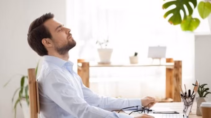 Hít thở sâu bằng bụng có thể giúp giảm lo âu và tăng cường trao đổi chất. Ảnh: TL.
