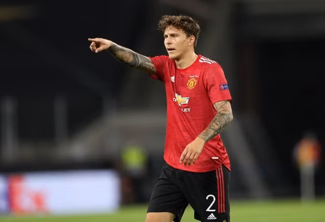 Trung vệ Victor Lindelof của Man United được cảnh sát tuyên dương vì hành động đẹp. Ảnh: internet.