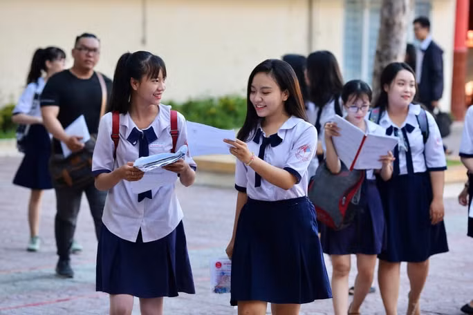 Hình ảnh thí sinh Sóc Trăng hoàn thành bài thi tốt nghiệp THPT. Ảnh: internet.