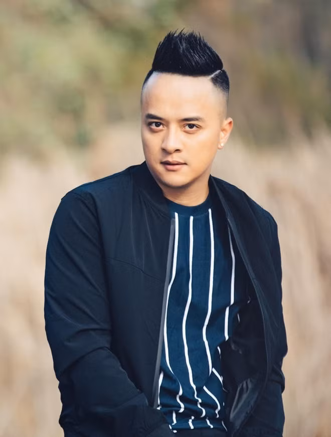 Ngoài công việc nghệ thuật, anh còn lấn sân sang con đường bất động sản.