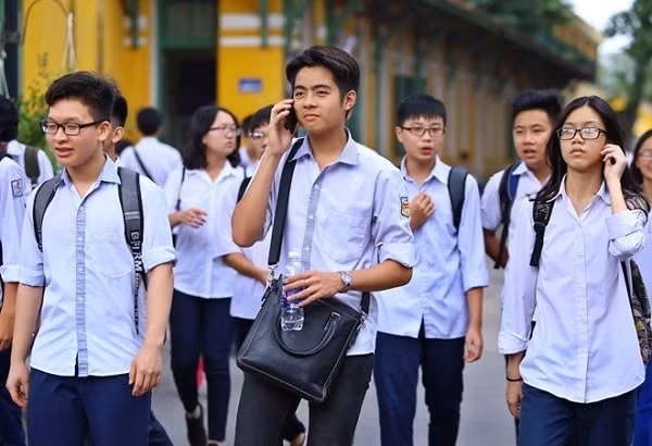 Hơn 200 thí sinh đầu tiên trúng tuyển vào Trường ĐH Kinh tế Quốc dân. Ảnh: internet.