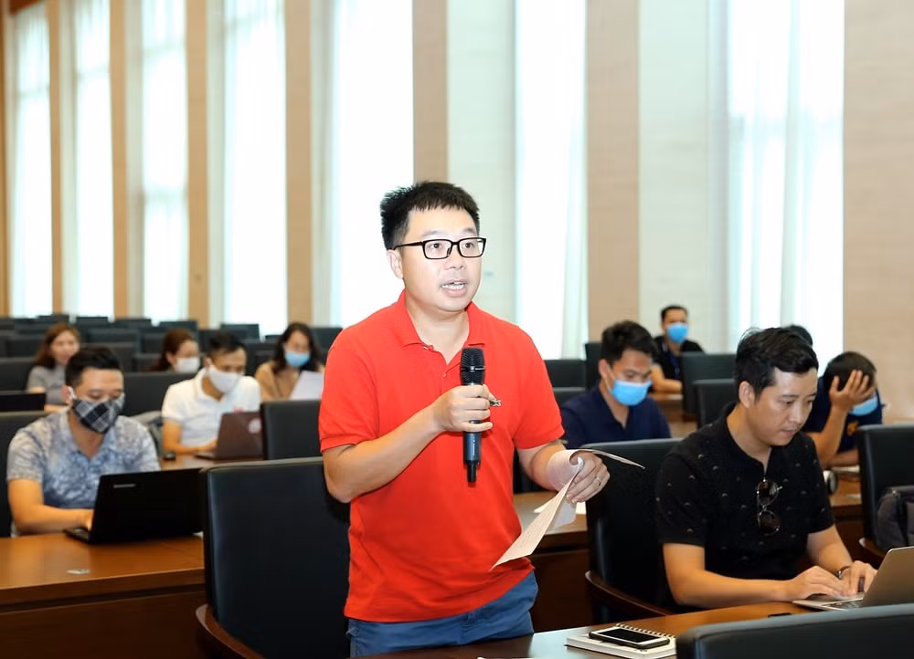 Nhiều nhà báo, phóng viên trao đổi các ý kiến tại lễ phát động. Ảnh: Sơn Hải